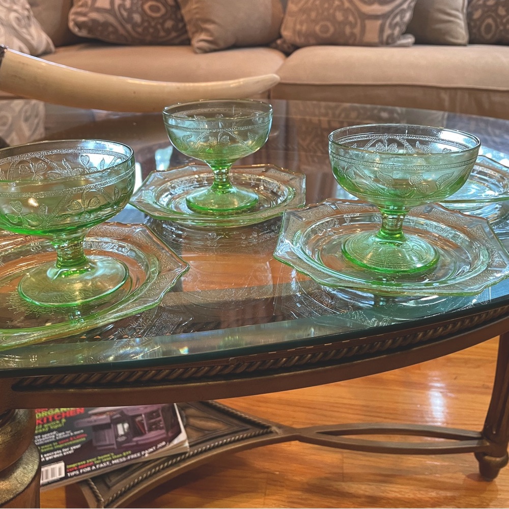 Vintage green Depression Glass Cloverleaf pattern Set3 Sherbets5 luncheon plates